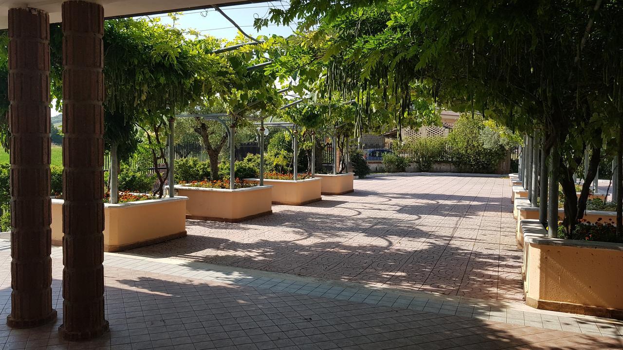 Castel Campagnano Lisandro Wine Resort Apartments Caserta מראה חיצוני תמונה